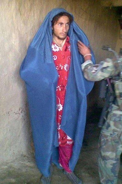 Террористы ИГ начали примерять лифчики Террористы ИГ начали примерять лифчики