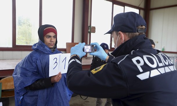 Итоги 17 октября: авария катера под Одессой, нарушение перемирия в Донбассе Итоги 17 октября: авария катера под Одессой, нарушение перемирия в Донбассе