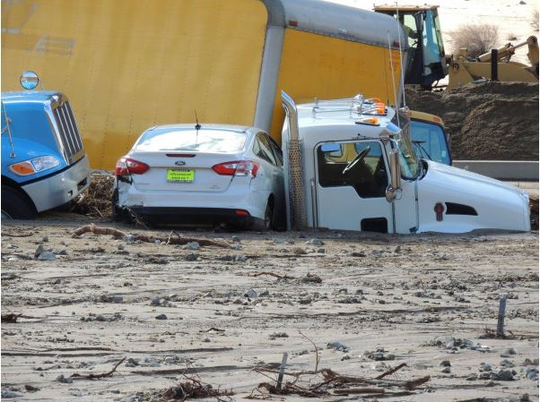 Ливневые дожди вызвали оползни и подтопления в Калифорнии