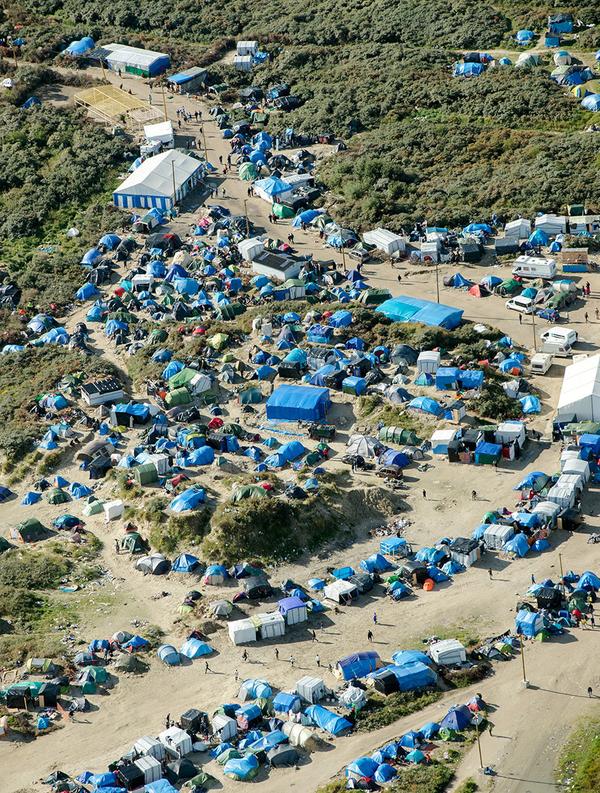 Фотографии разрастающегося поселения беженцев во Франции потрясли мир