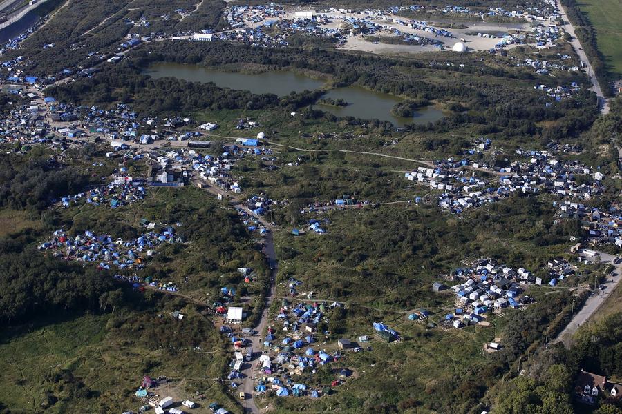 Фотографии разрастающегося поселения беженцев во Франции потрясли мир