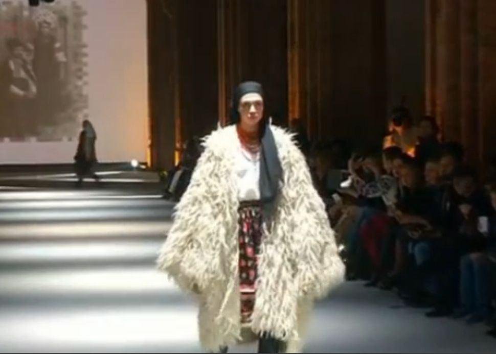 Украинская неделя высокой моды: плахты, вышиванки, чоботы — Reuters Украинская неделя высокой моды: плахты, вышиванки, чоботы — Reuters