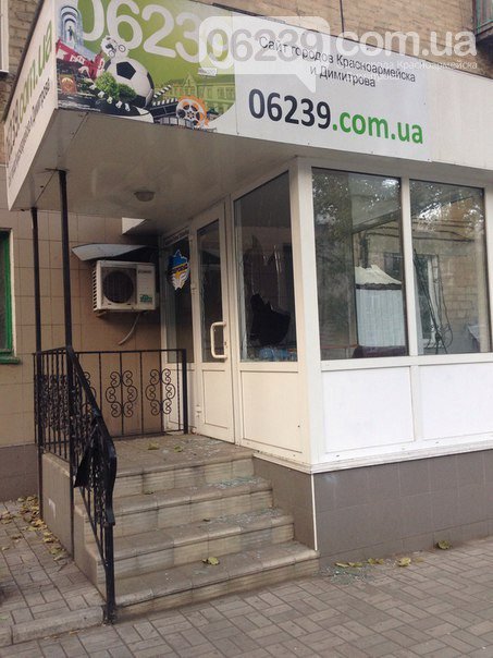 В Красноармейске в редакцию сайта 06239 подбросили оскверненный флаг Украины В Красноармейске в редакцию сайта 06239 подбросили оскверненный флаг Украины