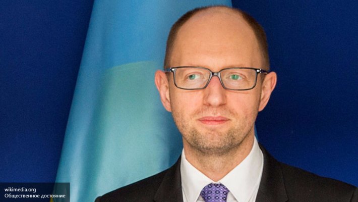 Яценюк потребовал уволить половину руководства фискальной службы Украины Яценюк потребовал уволить половину руководства фискальной службы Украины