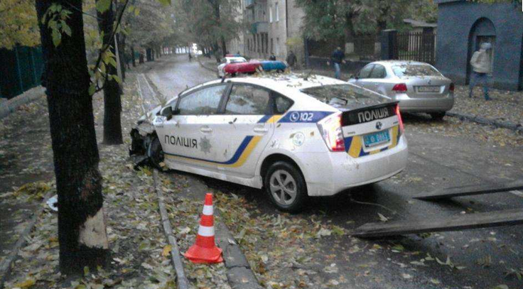 Остров невезения: Львовские полицейские разбили авто Остров невезения: Львовские полицейские разбили авто