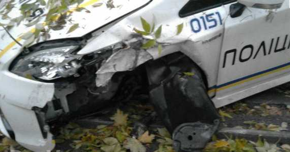 Остров невезения: Львовские полицейские разбили авто Остров невезения: Львовские полицейские разбили авто