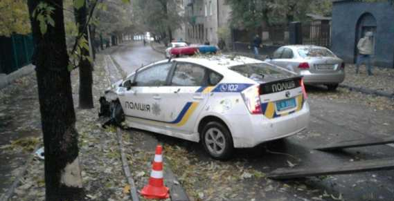 Остров невезения: Львовские полицейские разбили авто Остров невезения: Львовские полицейские разбили авто