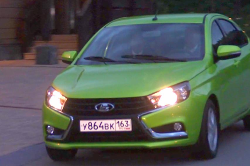 Путин приехал на заседание «Валдая» на зеленой Lada Vesta Путин приехал на заседание «Валдая» на зеленой Lada Vesta