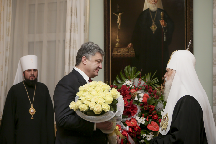 Порошенко поздравил с юбилеем главу раскольников и пожелал Украине «еще долго иметь такого патриарха» Порошенко поздравил с юбилеем главу раскольников и пожелал Украине «еще долго иметь такого патриарха»