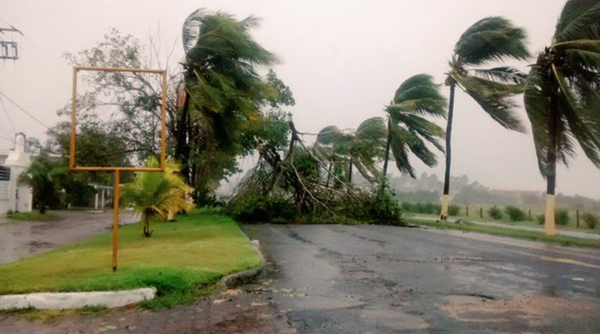 Сильнейший ураган «Патрисия» обрушился на Мексику Сильнейший ураган «Патрисия» обрушился на Мексику