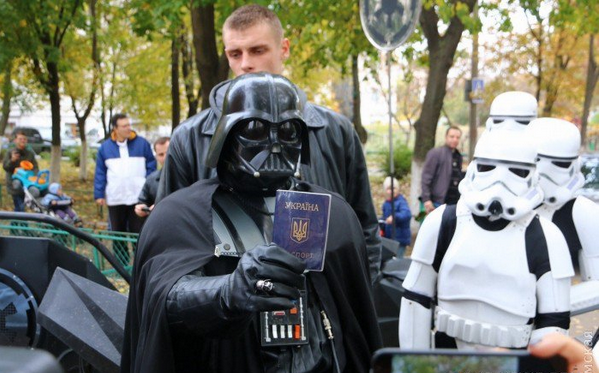 Дарт Вейдер не смог проголосовать в Одессе