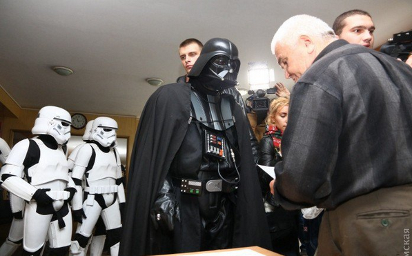 Дарт Вейдер не смог проголосовать в Одессе