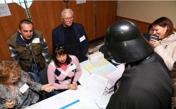 Дарт Вейдер не смог проголосовать в Одессе