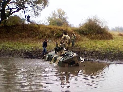 Укры во время испытаний «Дозор-Б» утопили в болоте Укры во время испытаний «Дозор-Б» утопили в болоте
