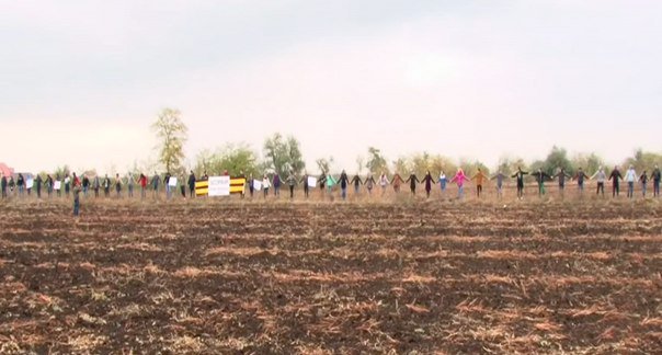 Акция "Бессарабия против репрессий" - "живая цепь" в Одесской области Акция "Бессарабия против репрессий" - "живая цепь" в Одесской области