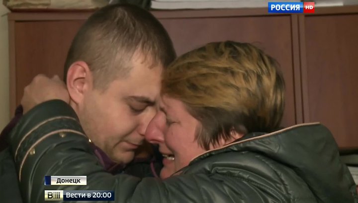 Тяготы украинского плена: тяжелая встреча с близкими Тяготы украинского плена: тяжелая встреча с близкими