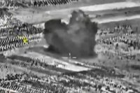 Минобороны РФ опубликовало видео уничтожения цеха ИГ по производству самодельных взрывных устройств