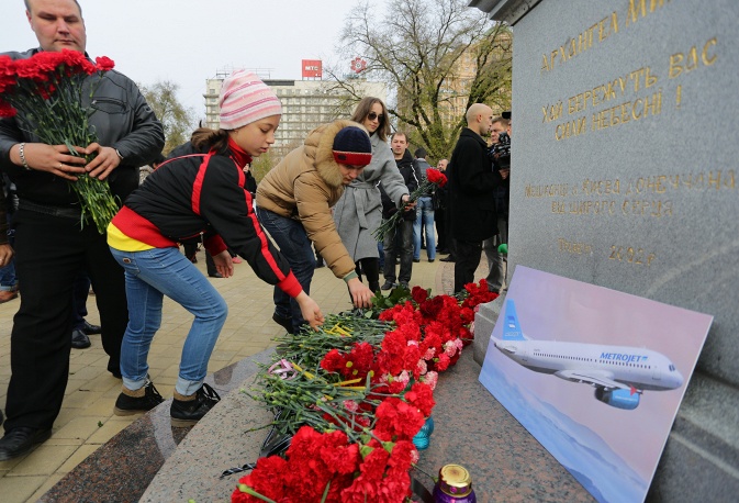 Мир скорбит по погибшим в авиакатастрофе российского А321 в Египте Мир скорбит по погибшим в авиакатастрофе российского А321 в Египте