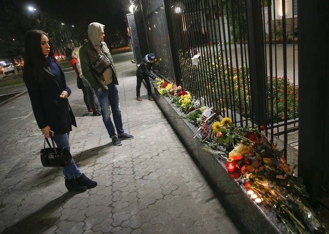 Мир скорбит по погибшим в авиакатастрофе российского А321 в Египте Мир скорбит по погибшим в авиакатастрофе российского А321 в Египте