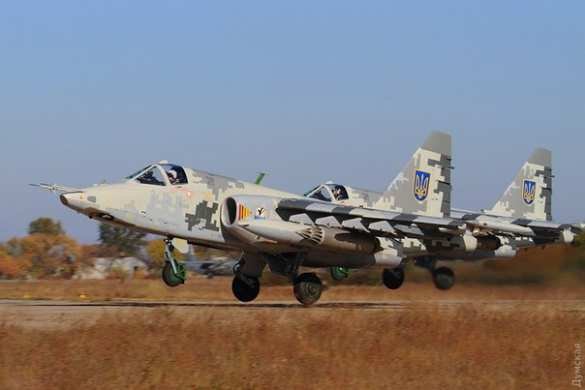 «Незалежная» решила продемонстрировать, что у неё тоже есть 2 летающих штурмовика Су-25 «Незалежная» решила продемонстрировать, что у неё тоже есть 2 летающих штурмовика Су-25