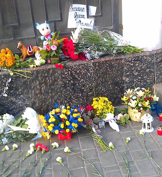 «От всех нормальных людей в этой свихнувшейся стране»: адекватная Украина скорбит по погибшим россиянам «От всех нормальных людей в этой свихнувшейся стране»: адекватная Украина скорбит по погибшим россиянам