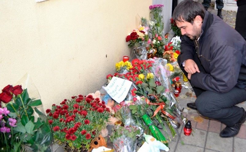 «От всех нормальных людей в этой свихнувшейся стране»: адекватная Украина скорбит по погибшим россиянам «От всех нормальных людей в этой свихнувшейся стране»: адекватная Украина скорбит по погибшим россиянам