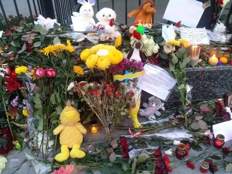 «От всех нормальных людей в этой свихнувшейся стране»: адекватная Украина скорбит по погибшим россиянам «От всех нормальных людей в этой свихнувшейся стране»: адекватная Украина скорбит по погибшим россиянам