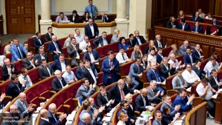 Украинским депутатам на работе вручили повестки на допрос Украинским депутатам на работе вручили повестки на допрос
