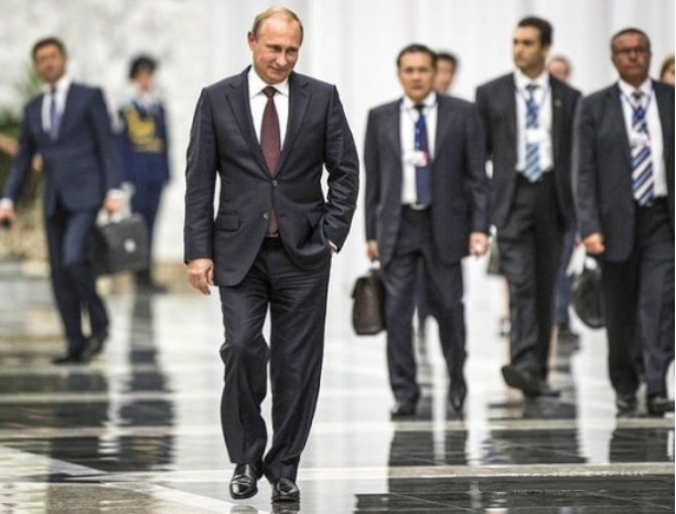 Неожиданные перипетии высокой политмоды. Политика Путина - в главном тренде Неожиданные перипетии высокой политмоды. Политика Путина - в главном тренде