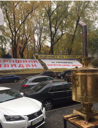 Ляшко со сцены импровизированного «майдана» под Радой «мочит» Порошенко