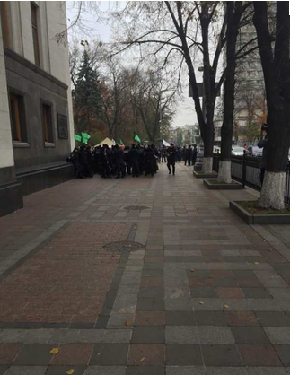 Ляшко со сцены импровизированного «майдана» под Радой «мочит» Порошенко