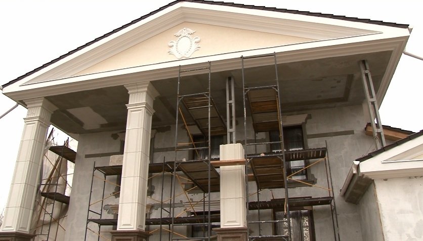 Киевский суд арестовал имение гражданской жены Януковича в Межигорье