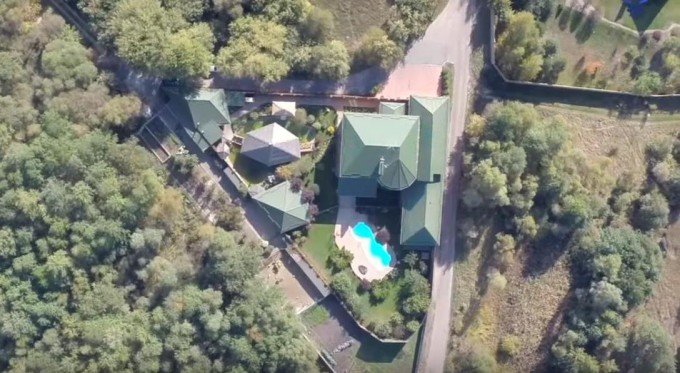 Журналиста не пустили на пресс-конференцию к куму Порошенко после сюжета о его богатствах