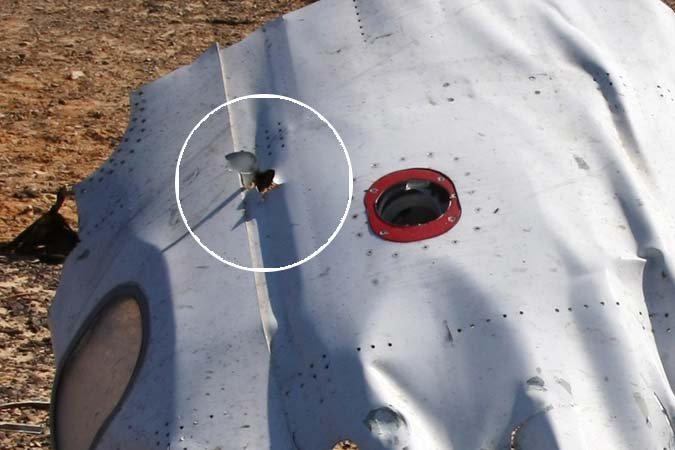 На фюзеляже упавшего в Египте А-321 нашли таинственные пробоины На фюзеляже упавшего в Египте А-321 нашли таинственные пробоины