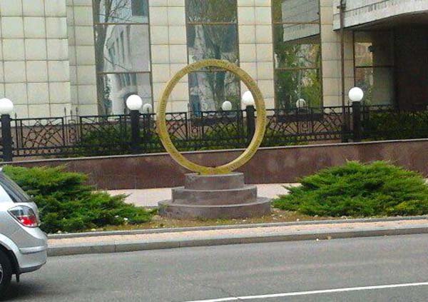 Как убирали украинскую символику в Донецке Как убирали украинскую символику в Донецке