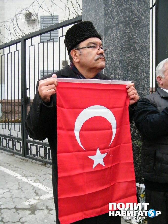 Россия, геть из Крыма! — пикет Чубарова у посольства России в Киеве Россия, геть из Крыма! — пикет Чубарова у посольства России в Киеве