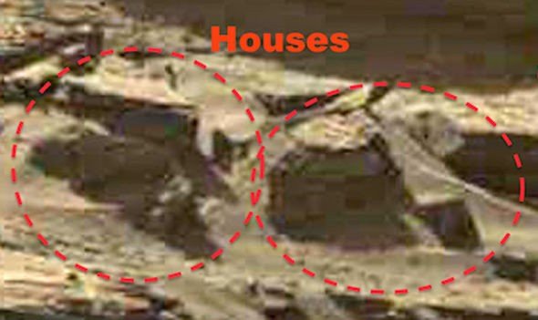 На Марсе нашли любопытного рептилоида и сбитый дрон На Марсе нашли любопытного рептилоида и сбитый дрон