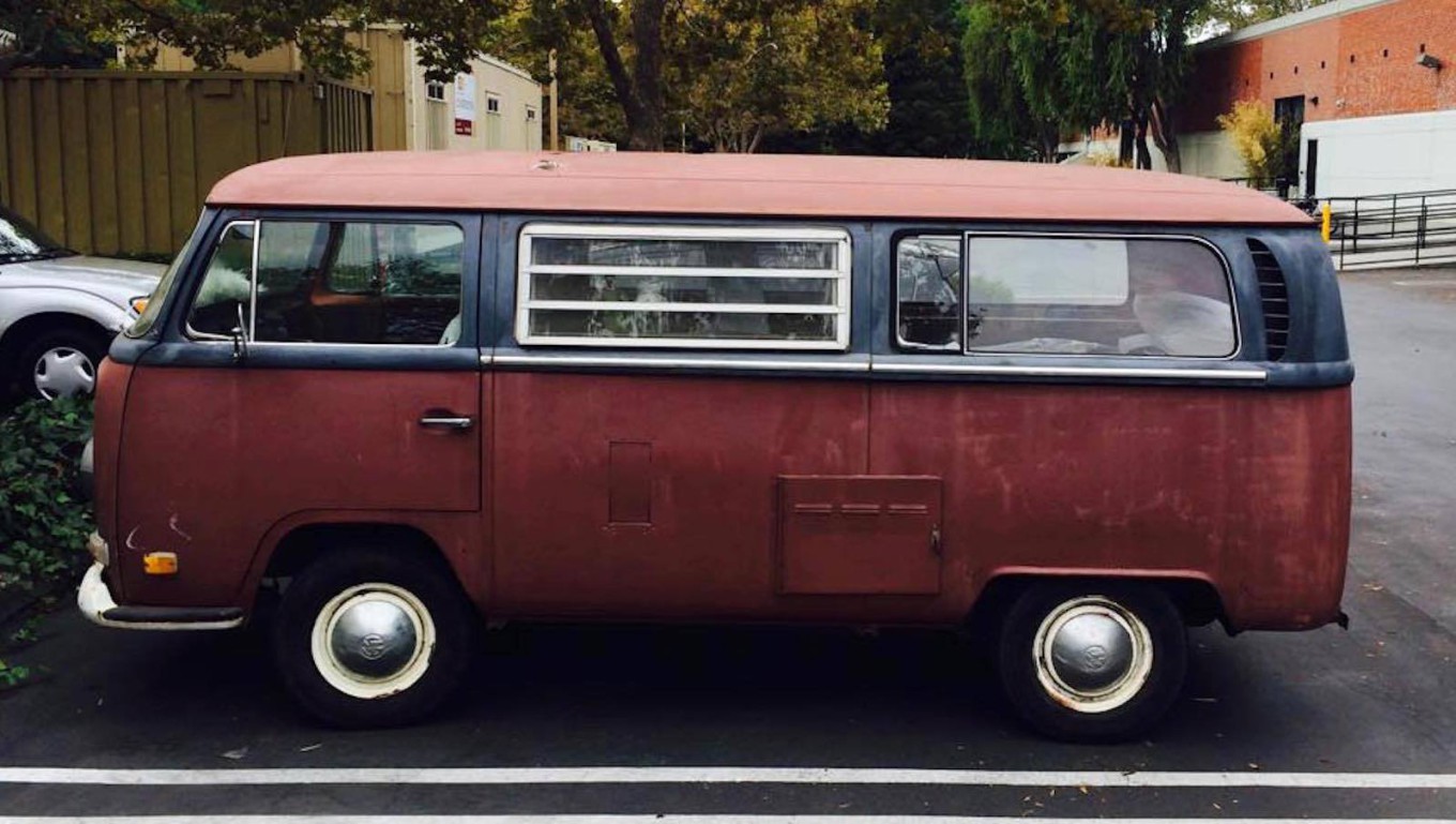 «Я работаю в дорогом офисном центре и живу в трейлере» «Я работаю в дорогом офисном центре и живу в трейлере»