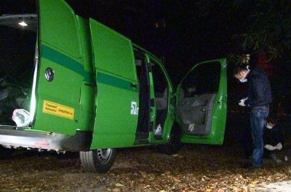 В Киеве с автоматом напали на инкассаторов банка Коломойского В Киеве с автоматом напали на инкассаторов банка Коломойского