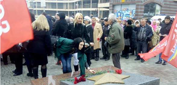 В Херсоне левые силы провели митинг: не обошлось без провокаций В Херсоне левые силы провели митинг: не обошлось без провокаций