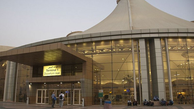 20 долларов делов-то. В аэропорту Египта за $20 предлагают пройти на борт без досмотра 20 долларов делов-то. В аэропорту Египта за $20 предлагают пройти на борт без досмотра