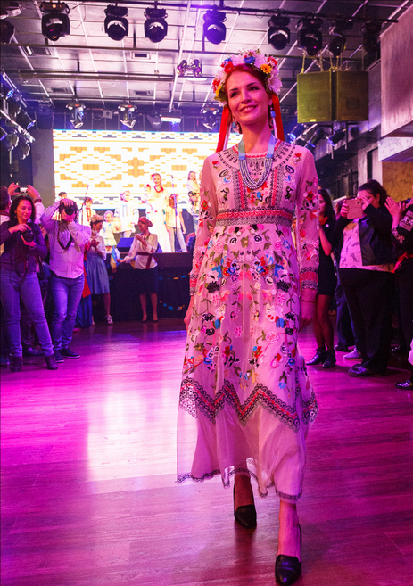 В Израиле устроили фестиваль вышиванок и собирали деньги для украинской армии В Израиле устроили фестиваль вышиванок и собирали деньги для украинской армии