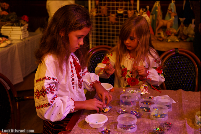 В Израиле устроили фестиваль вышиванок и собирали деньги для украинской армии В Израиле устроили фестиваль вышиванок и собирали деньги для украинской армии