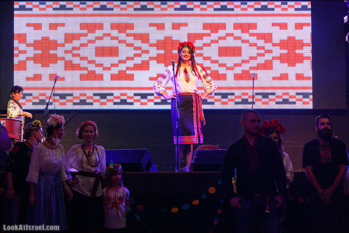 В Израиле устроили фестиваль вышиванок и собирали деньги для украинской армии В Израиле устроили фестиваль вышиванок и собирали деньги для украинской армии