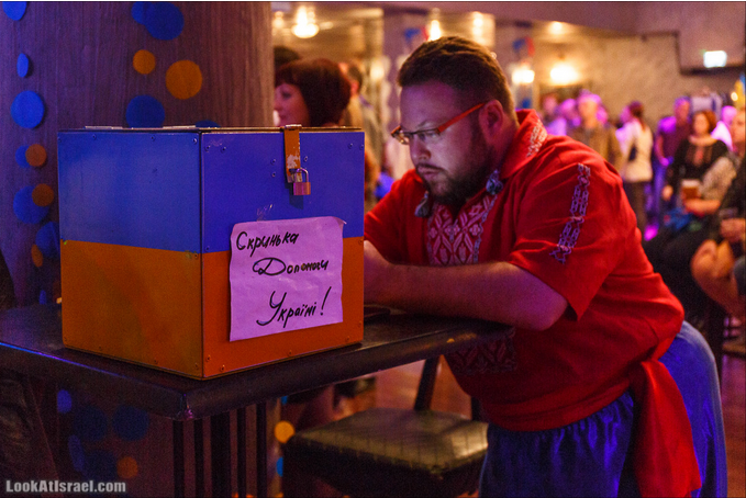 В Израиле устроили фестиваль вышиванок и собирали деньги для украинской армии В Израиле устроили фестиваль вышиванок и собирали деньги для украинской армии