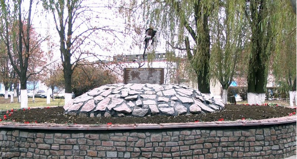 Жители Донецка почтили память жертв Одесской трагедии в Международный день против фашизма