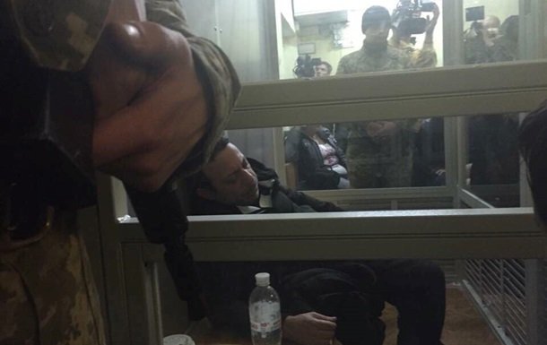 Умиравший в суде Корбан дома сразу же бросился к рюмке и сигарете Умиравший в суде Корбан дома сразу же бросился к рюмке и сигарете