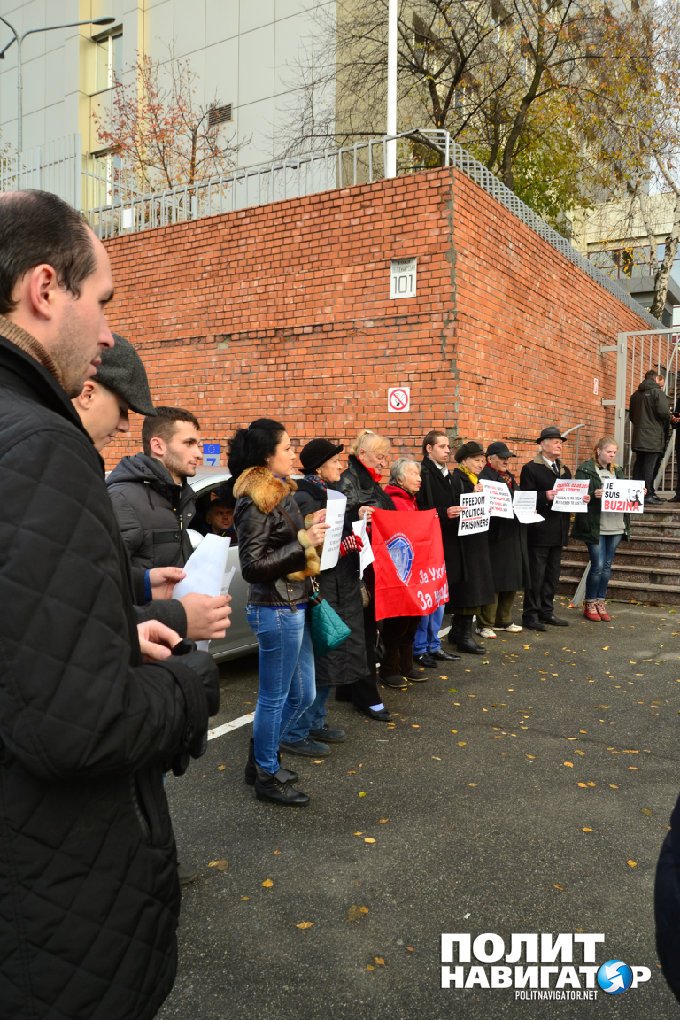 Убийц Бузины — к ответу! Свободу Бузиле! — пикет возле офиса ЕС в Киеве Убийц Бузины — к ответу! Свободу Бузиле! — пикет возле офиса ЕС в Киеве