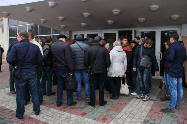 В Мелитополе работа нового горсовета началась с крупной драки В Мелитополе работа нового горсовета началась с крупной драки