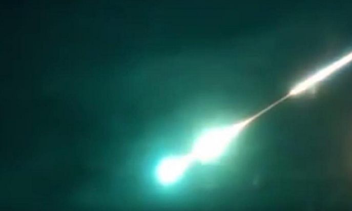 Зелёный метеор озарил небо над Сибирью Зелёный метеор озарил небо над Сибирью